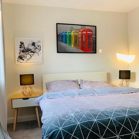 Whyte, Modern 3 Bed House With Garden, Sleeps 9, Free Parking, Sittingbourne City Centre, Kent Экстерьер фото