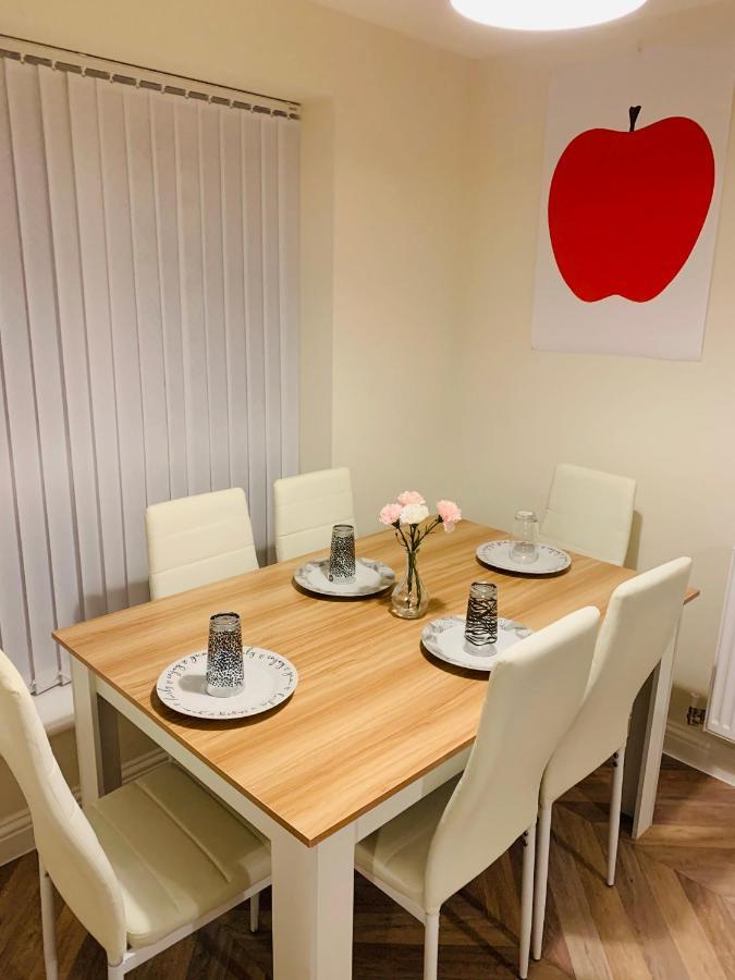 Whyte, Modern 3 Bed House With Garden, Sleeps 9, Free Parking, Sittingbourne City Centre, Kent Экстерьер фото