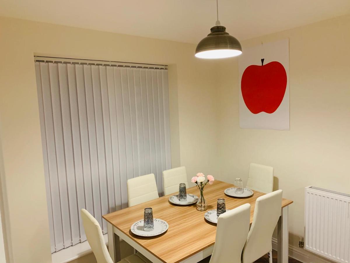 Whyte, Modern 3 Bed House With Garden, Sleeps 9, Free Parking, Sittingbourne City Centre, Kent Экстерьер фото
